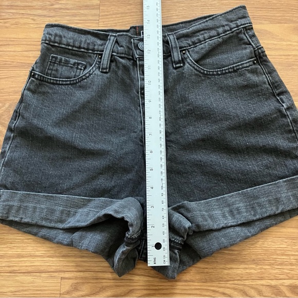 Urban Outfitters BDG Black Mom High-Rise Jean Shorts Cuffed Button Fly Size 26 - Picture 8 of 9
